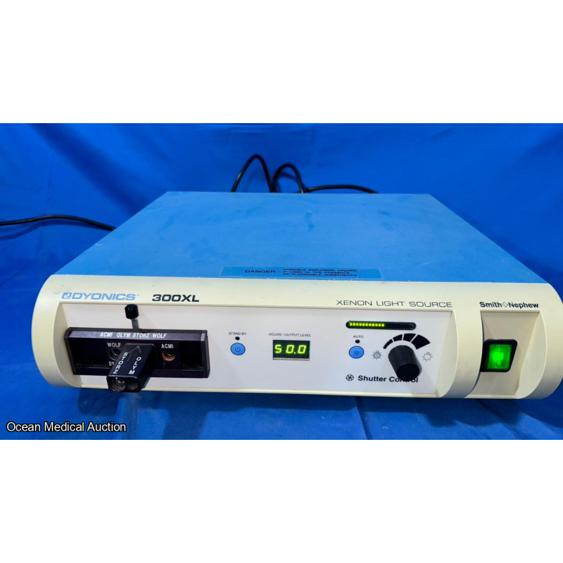 Smith & Nephew Dyonics 300XL LIGHT SOURCE